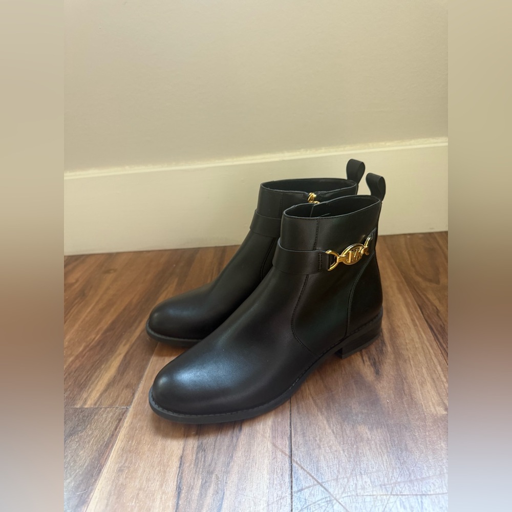 Michael Kors - Womens Black Leather Ankle Boots w/ Gold Accent